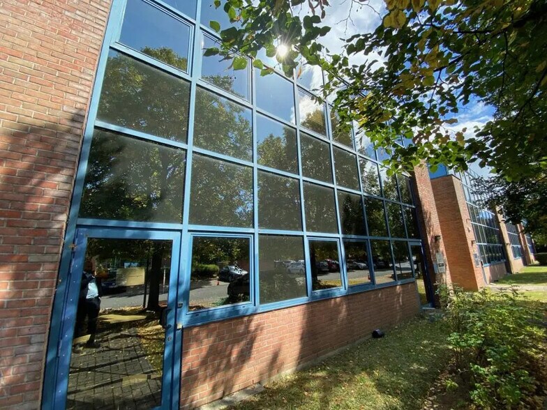 Office in Noisy-le-Grand for lease - Building Photo - Image 1 of 5