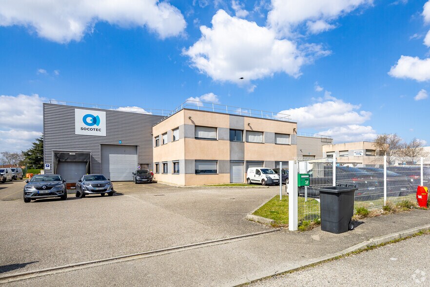Flex in Corbas for lease - Building Photo - Image 2 of 2