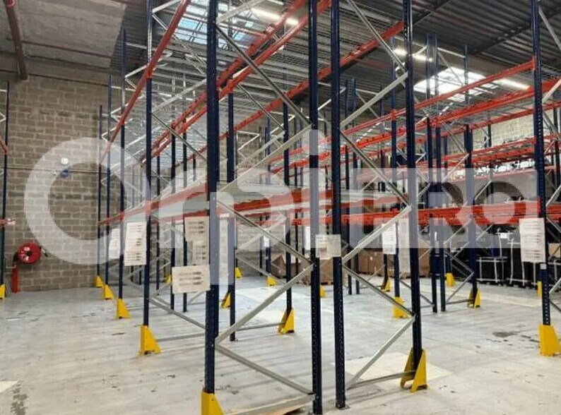 Industrial in Villejust for lease - Interior Photo - Image 3 of 4