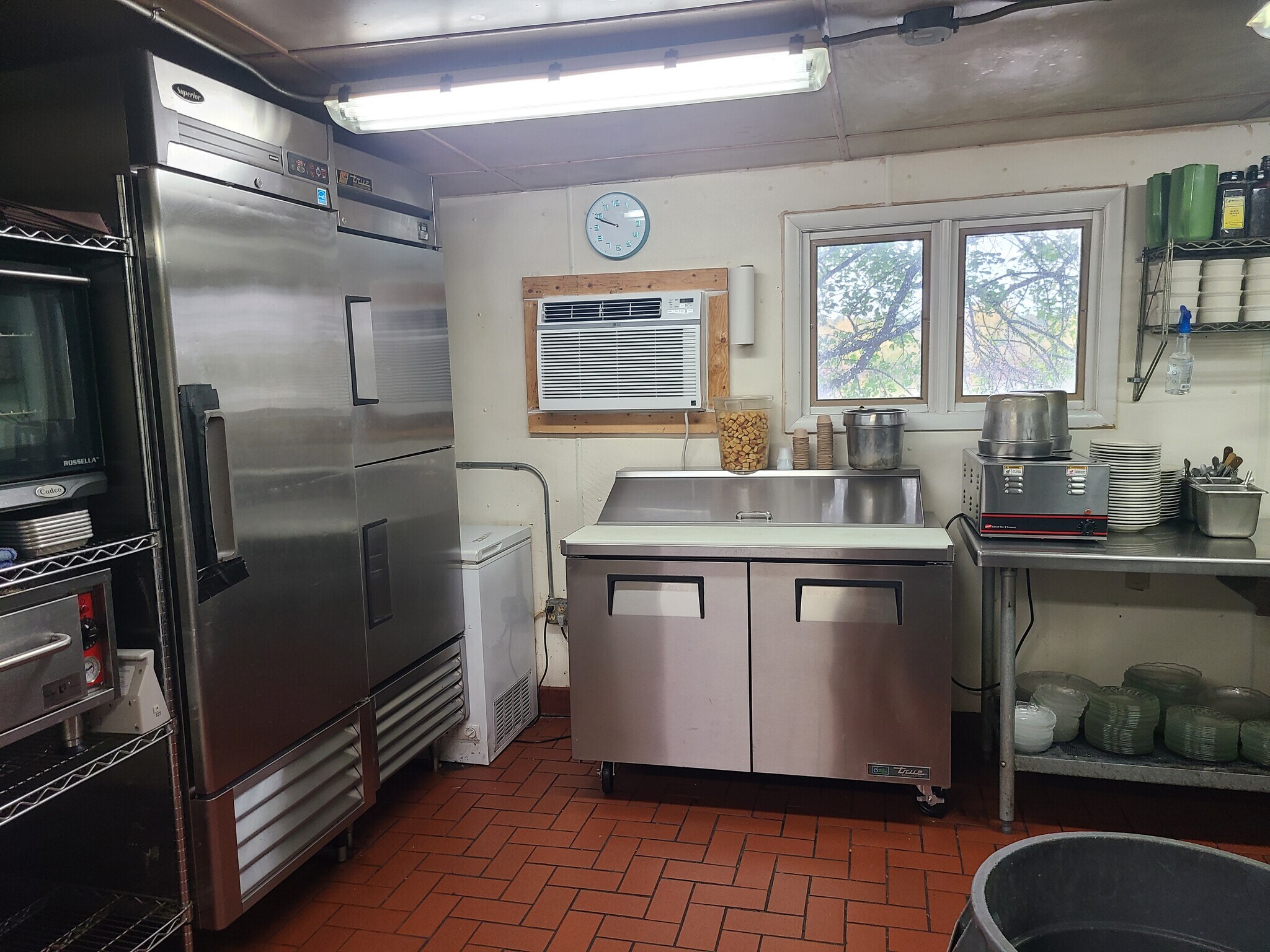 Pinewood Supper Club Wisconsin - s5q15ul