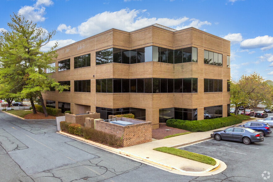 818 W Diamond Ave, Gaithersburg, MD for lease - Building Photo - Image 2 of 5