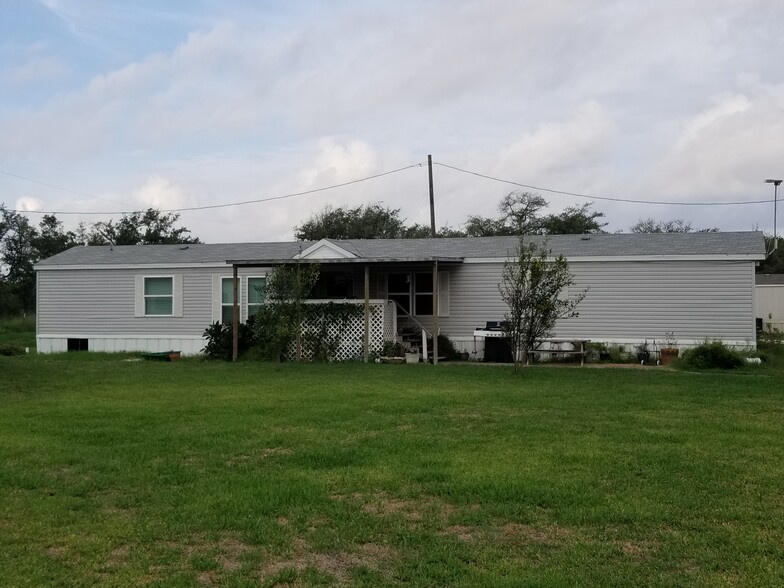 1145 Heron Ln, Rockport, TX for sale - Building Photo - Image 1 of 1