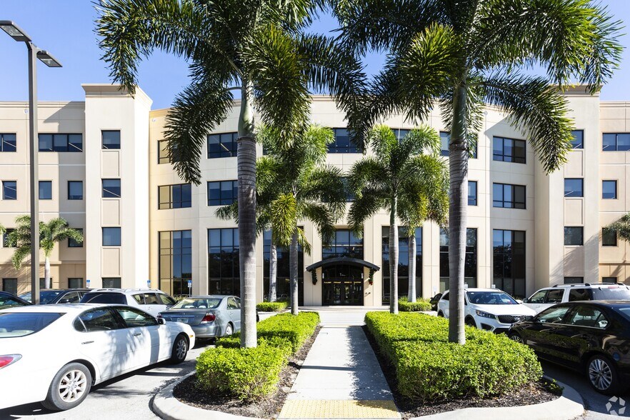 12769 Gateway Blvd, Fort Myers, FL 33913 Building 2