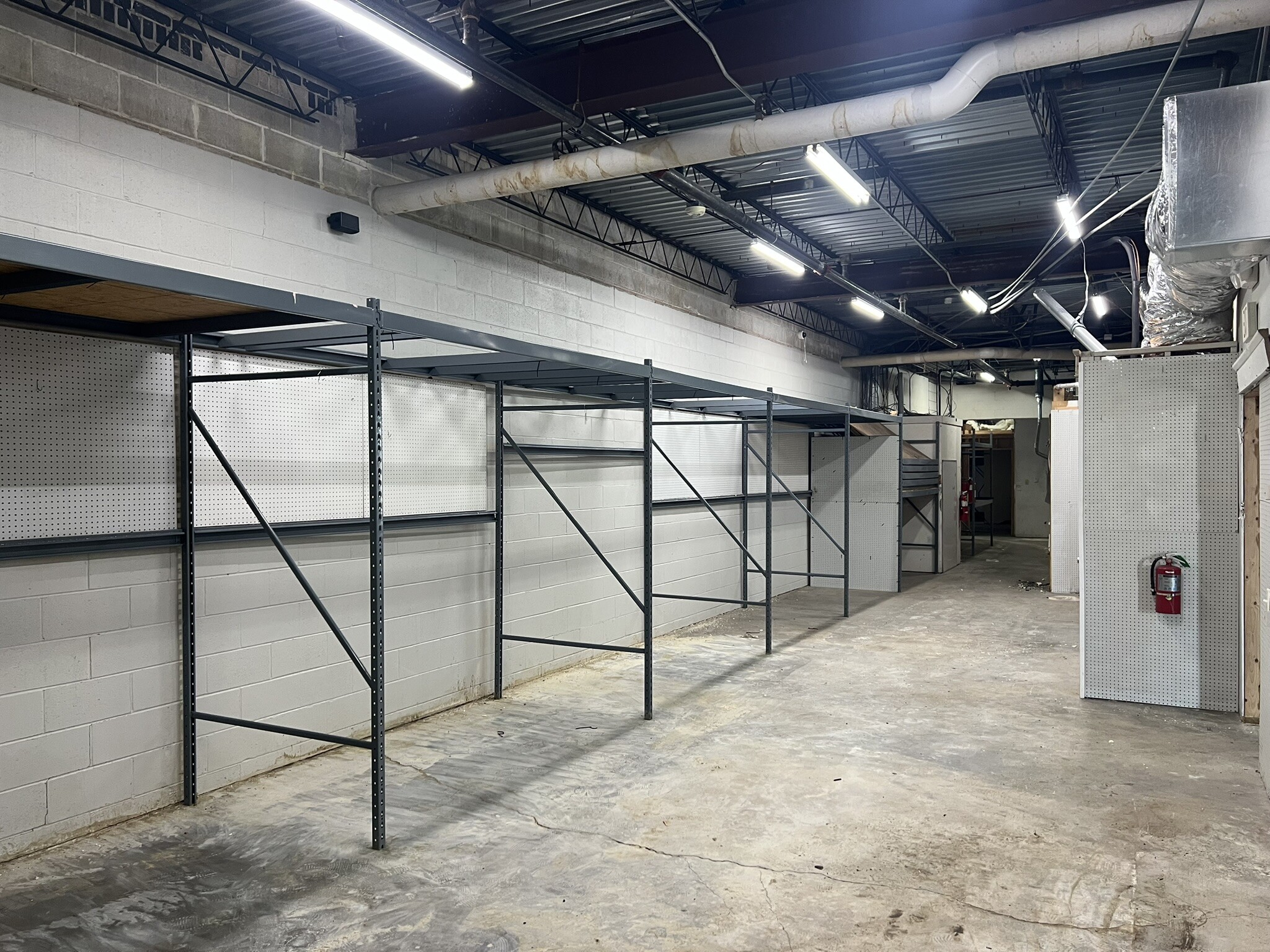 100 N 8th St, Rogers, AR for sale Interior Photo- Image 1 of 3