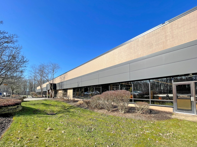 6675 Parkland Blvd, Solon, OH for lease - Building Photo - Image 3 of 14