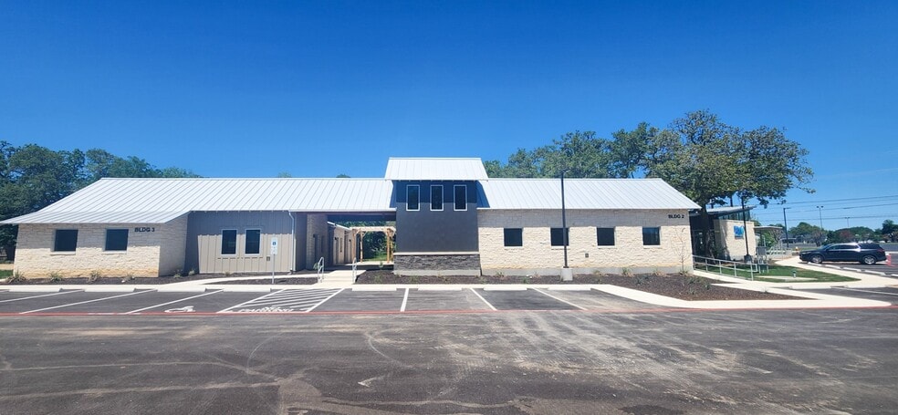 614 Frey St, Boerne, TX for lease - Building Photo - Image 1 of 8