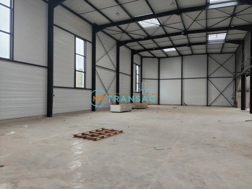 Location Local d'activités 392 m² - Photo 1