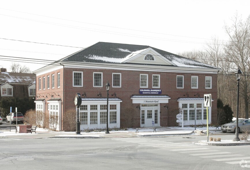 1 Mountain Rd, Suffield, CT 06078