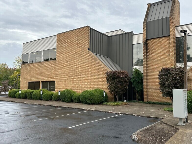 5040-5050 SW Griffith Dr, Beaverton, OR for lease - Building Photo - Image 1 of 2