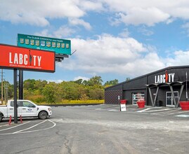 2801-2803 E Independence Blvd, Charlotte, NC for lease Building Photo- Image 2 of 5