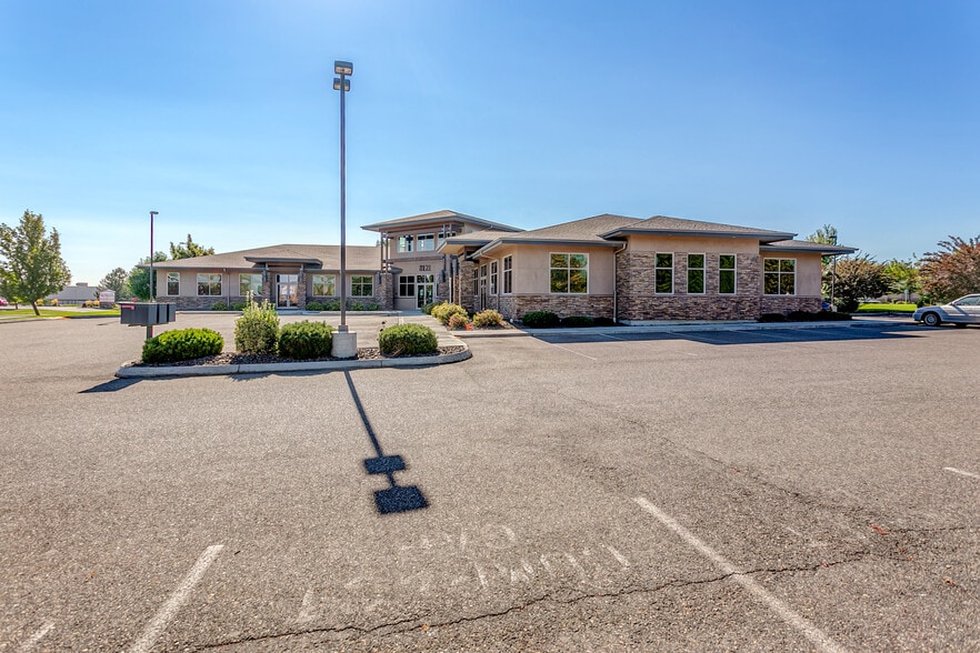 8121 W Grandridge Blvd, Kennewick, WA for lease - Building Photo - Image 2 of 15