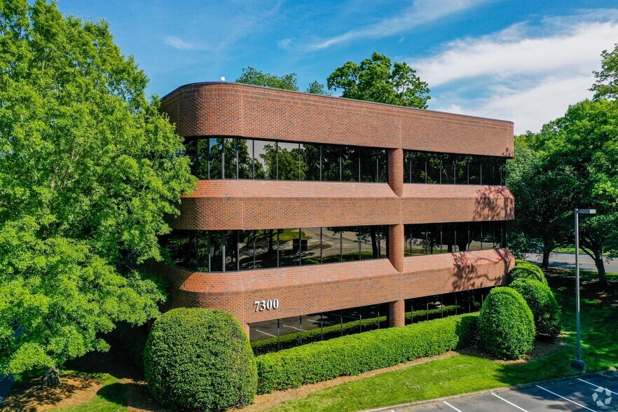 7300 Carmel Executive Park, Charlotte, NC for lease - Primary Photo - Image 1 of 3