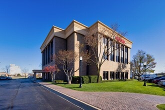 555 E Butterfield Rd, Lombard, IL for lease Interior Photo- Image 2 of 4