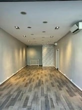 Retail in Oullins for lease Interior Photo- Image 2 of 3