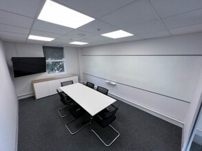 1-2 Gold Tops, Newport for lease Interior Photo- Image 2 of 6