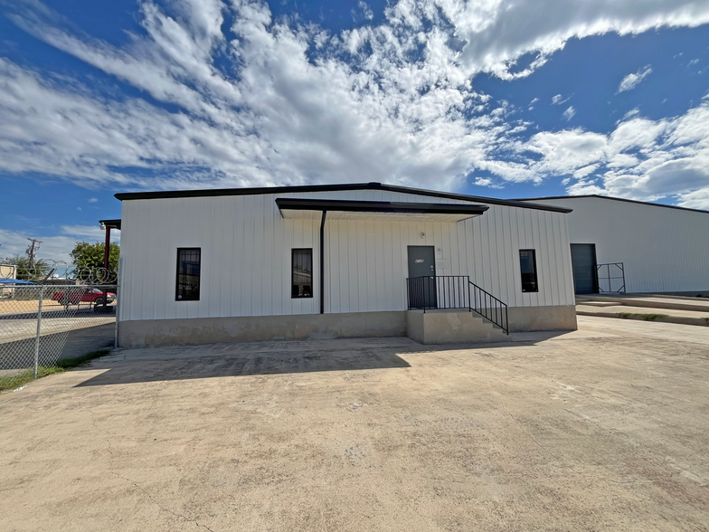 4726 Dodge St, San Antonio, TX for lease - Building Photo - Image 3 of 6