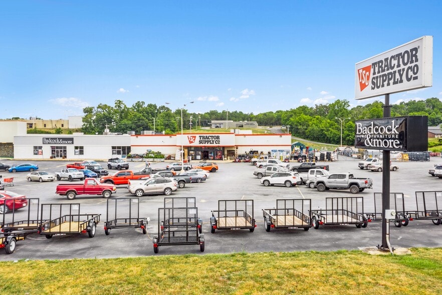 1611-1707 E Andrew Johnson Hwy, Morristown, TN for sale - Primary Photo - Image 1 of 1