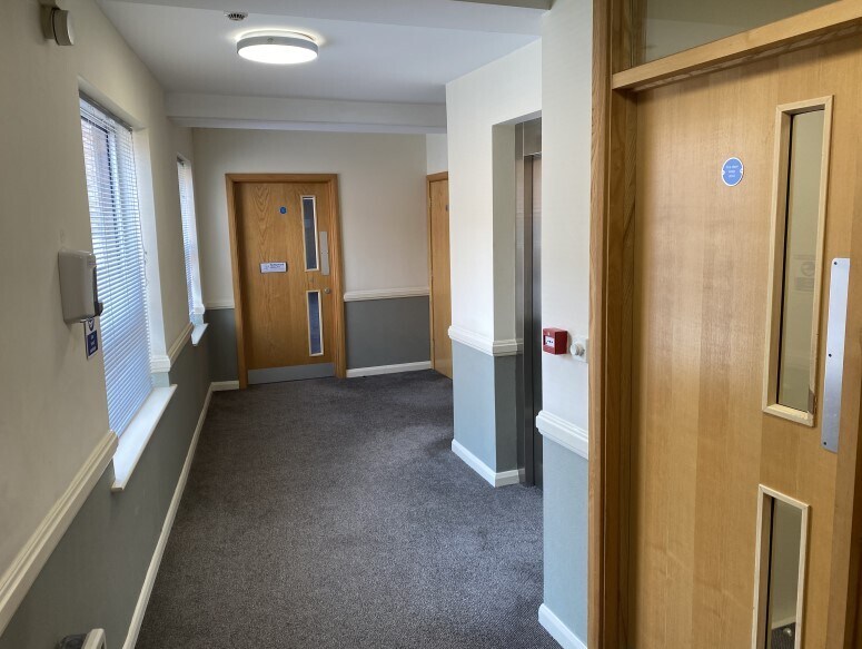 9-10 Broad St, Hereford for lease - Interior Photo - Image 2 of 8