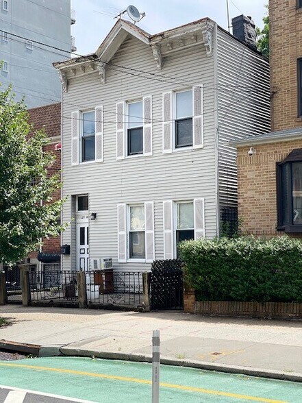 2529 Crescent St, Long Island City, NY for sale - Primary Photo - Image 1 of 1