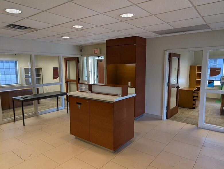 509 Grand Ave, Neillsville, WI for sale - Interior Photo - Image 3 of 6