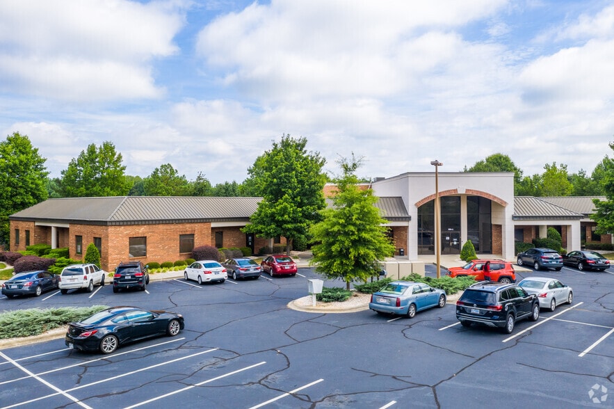 8501 Tower Point Dr, Charlotte, NC for lease - Primary Photo - Image 2 of 9