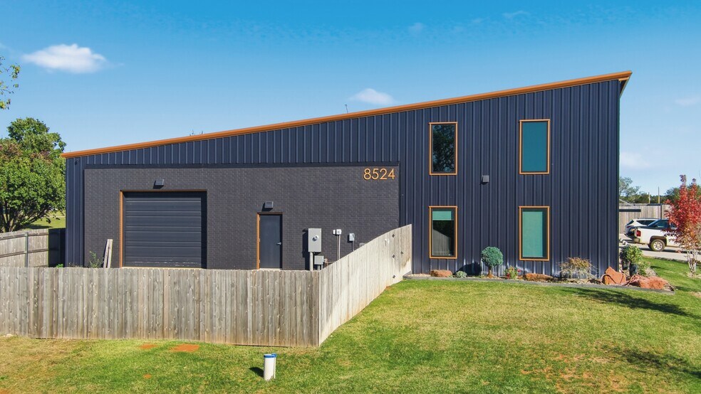 8524 N Sooner Rd, Oklahoma City, OK for lease - Building Photo - Image 3 of 32