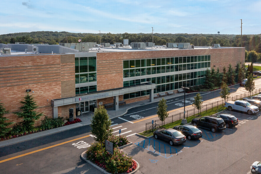 500 Commack Rd, Commack, NY for lease - Building Photo - Image 2 of 5