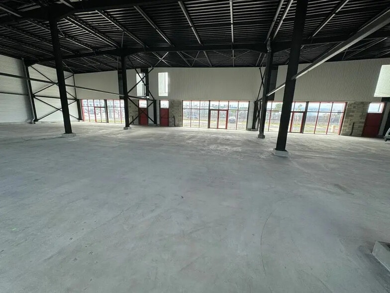 Flex in Valence for lease - Building Photo - Image 3 of 7