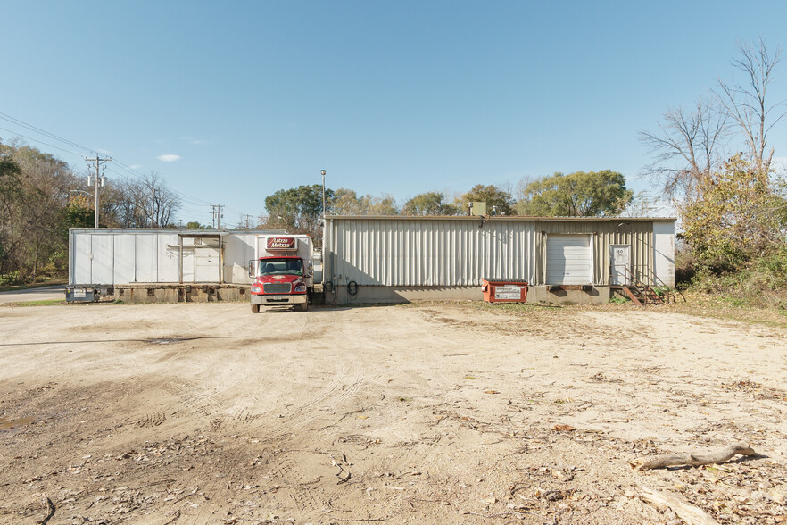 824 W Delavan Dr, Janesville, WI for sale - Building Photo - Image 3 of 32