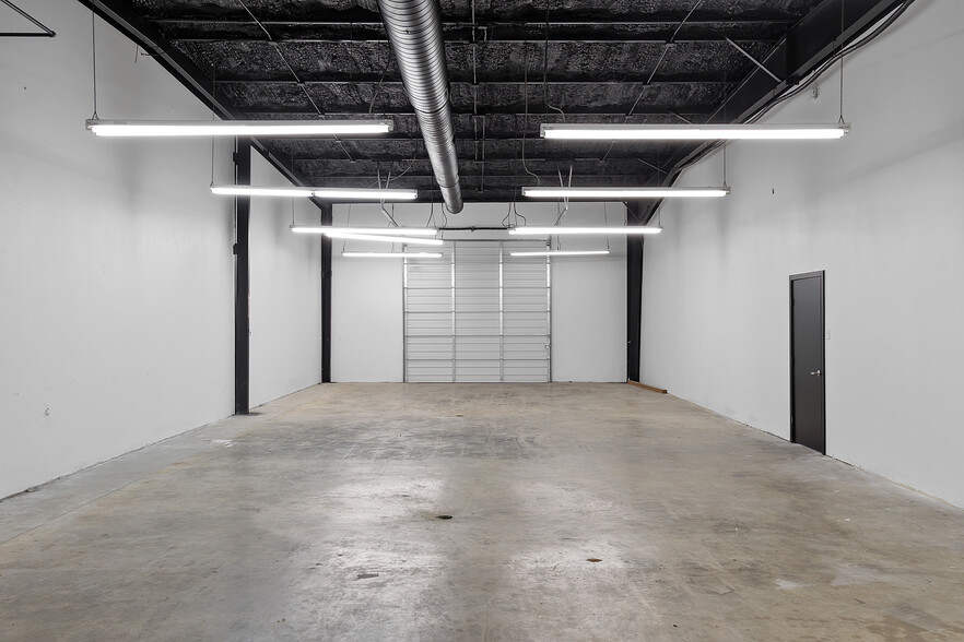 13719 East Fwy, Houston, TX for lease - Building Photo - Image 3 of 8