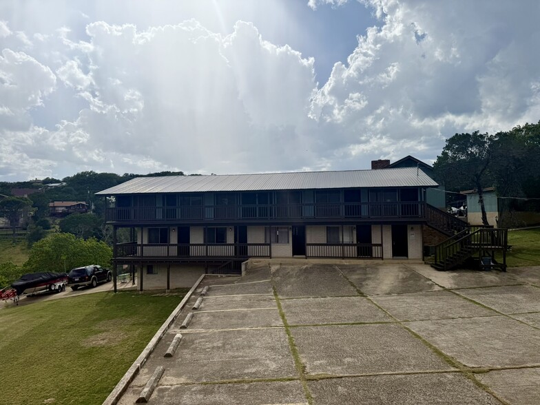 2386 Colleen Dr, Canyon Lake, TX for sale - Building Photo - Image 3 of 44