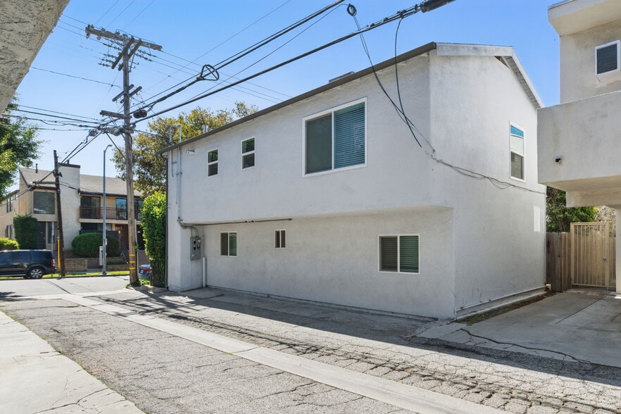 11565 Iowa Ave, Los Angeles, CA for sale - Building Photo - Image 3 of 17