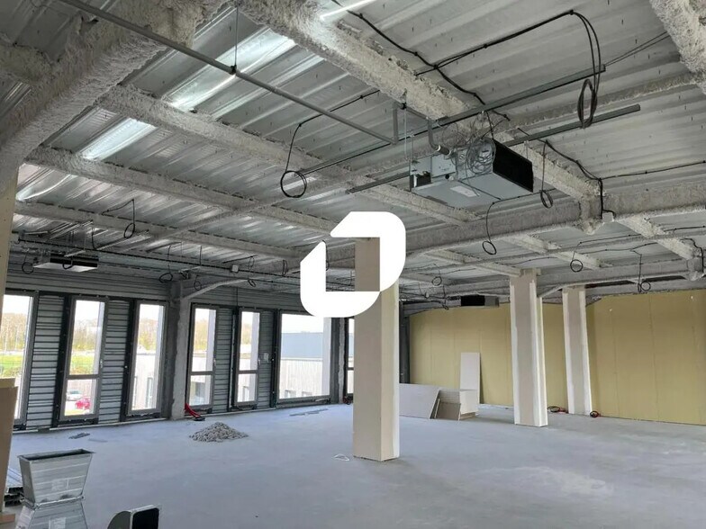 Office in Famars for lease - Building Photo - Image 3 of 9