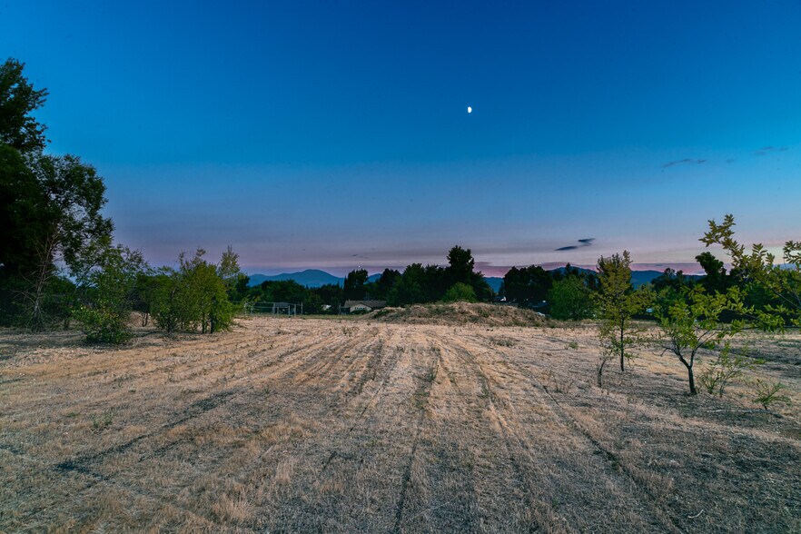 2707 Springbrook rd, Medford, OR for sale - Primary Photo - Image 1 of 1