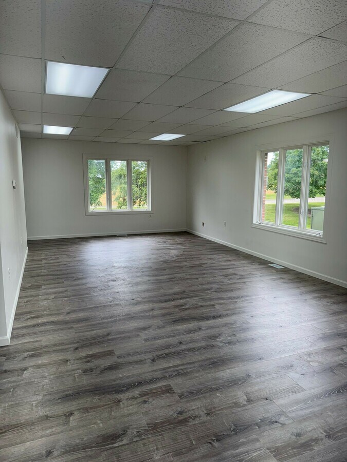 147 Keveling Dr, Saline, MI 48176 - Unit 5 - - Interior Photo - Image 1 of 11