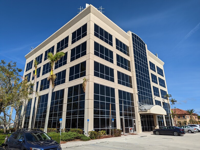 5220 Summerlin Commons Blvd, Fort Myers, FL for lease - Building Photo - Image 1 of 11