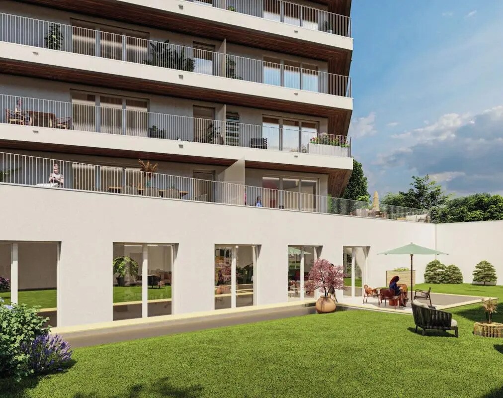 Retail in Vannes for sale Building Photo- Image 1 of 3