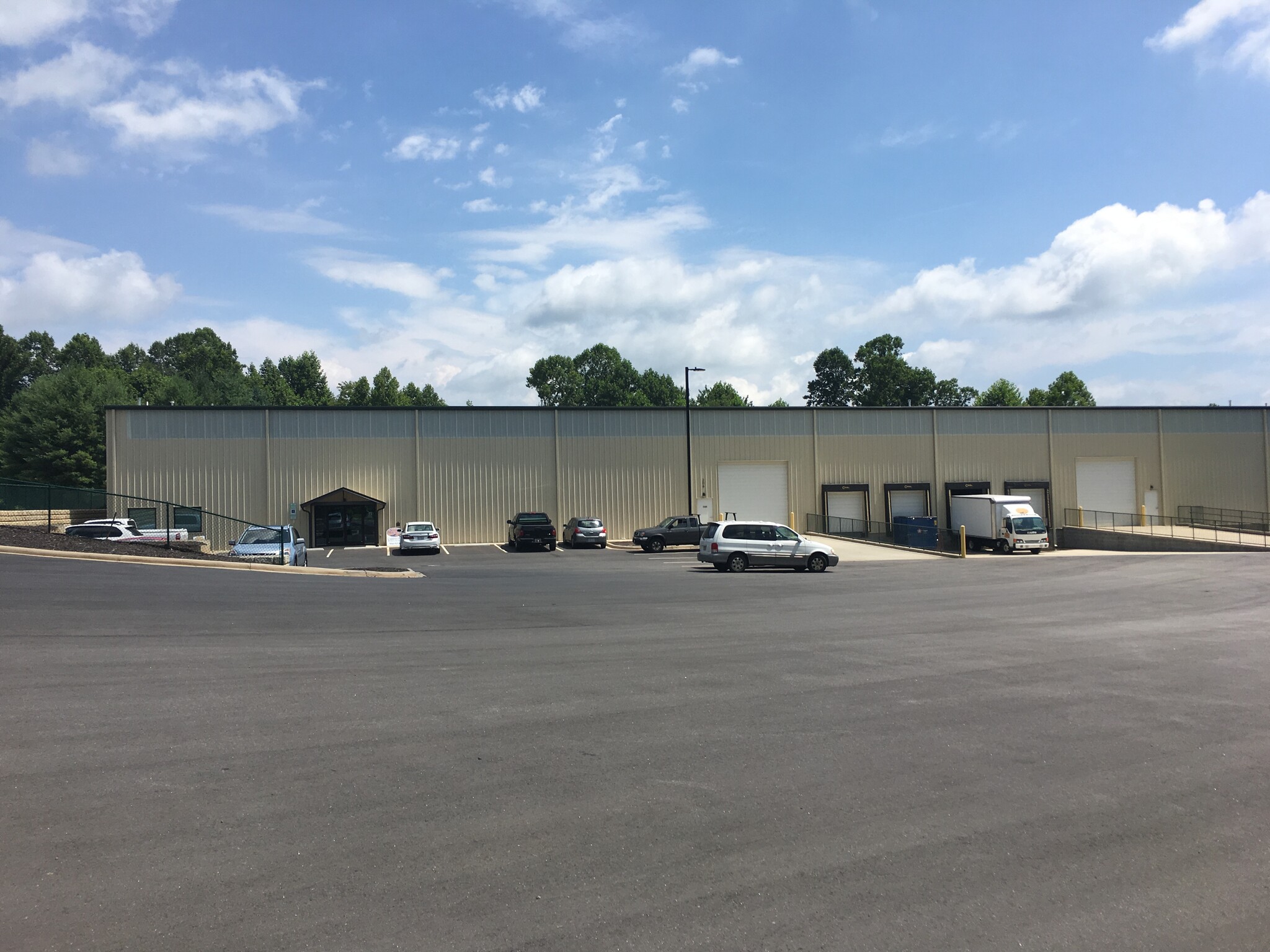 206 Vista Blvd, Asheville, NC for lease Building Photo- Image 1 of 1