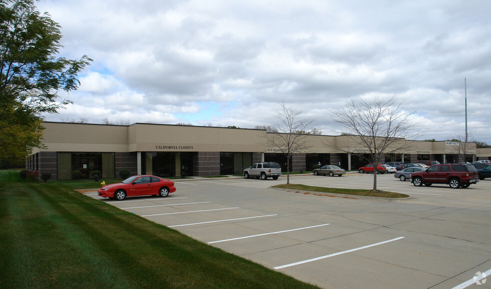 8191 Birchwood Ct, Johnston, IA for lease - Building Photo - Image 3 of 7