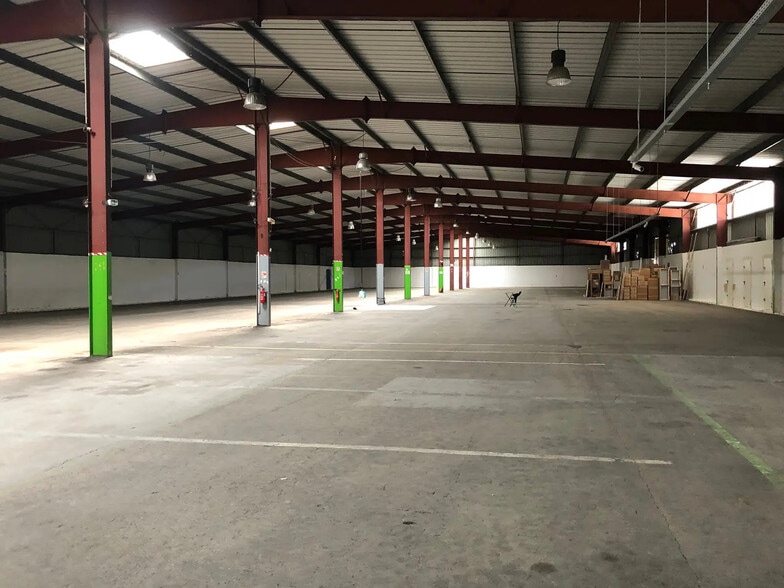 Industrial in Le Muy for lease - Interior Photo - Image 2 of 2