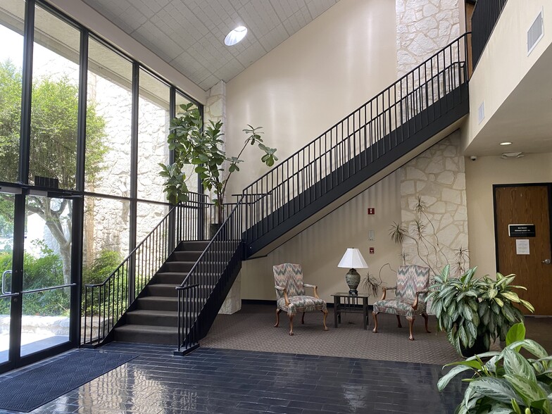 14400 Northbrook  Dr., San Antonio, TX for lease - Lobby - Image 3 of 16