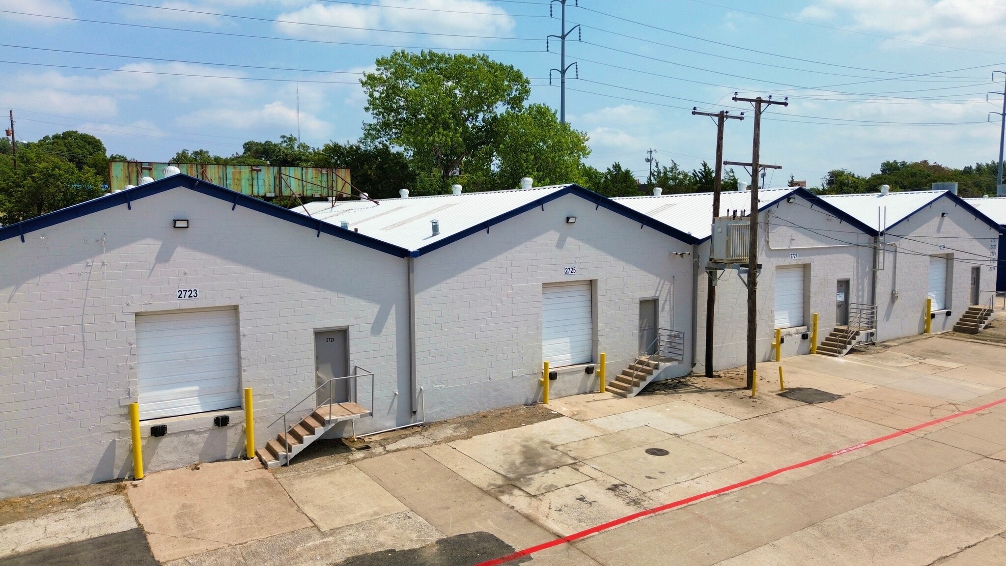 2661-2669 Ludelle St, Fort Worth, TX for lease Building Photo- Image 1 of 2