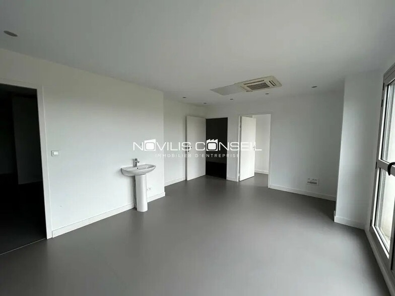Office in Tournefeuille for lease - Interior Photo - Image 2 of 8