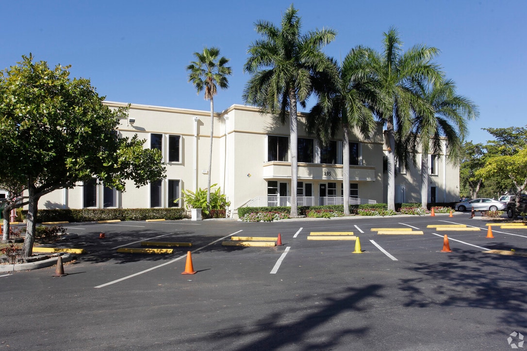895 SW 30th Ave, Pompano Beach, FL for lease Building Photo- Image 1 of 13