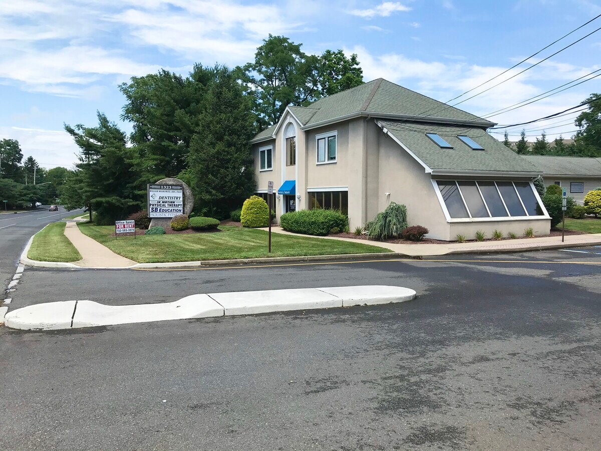 1323 Rt 34 N, Aberdeen, NJ 07747