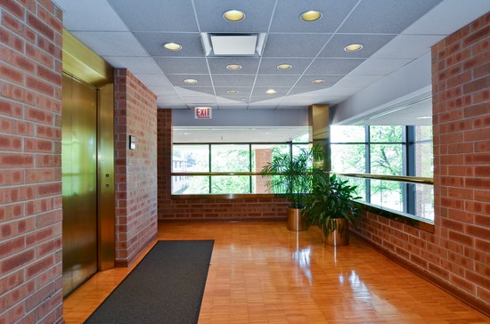 8831-8833 Gross Point Rd, Skokie, IL for lease - Interior Photo - Image 3 of 4