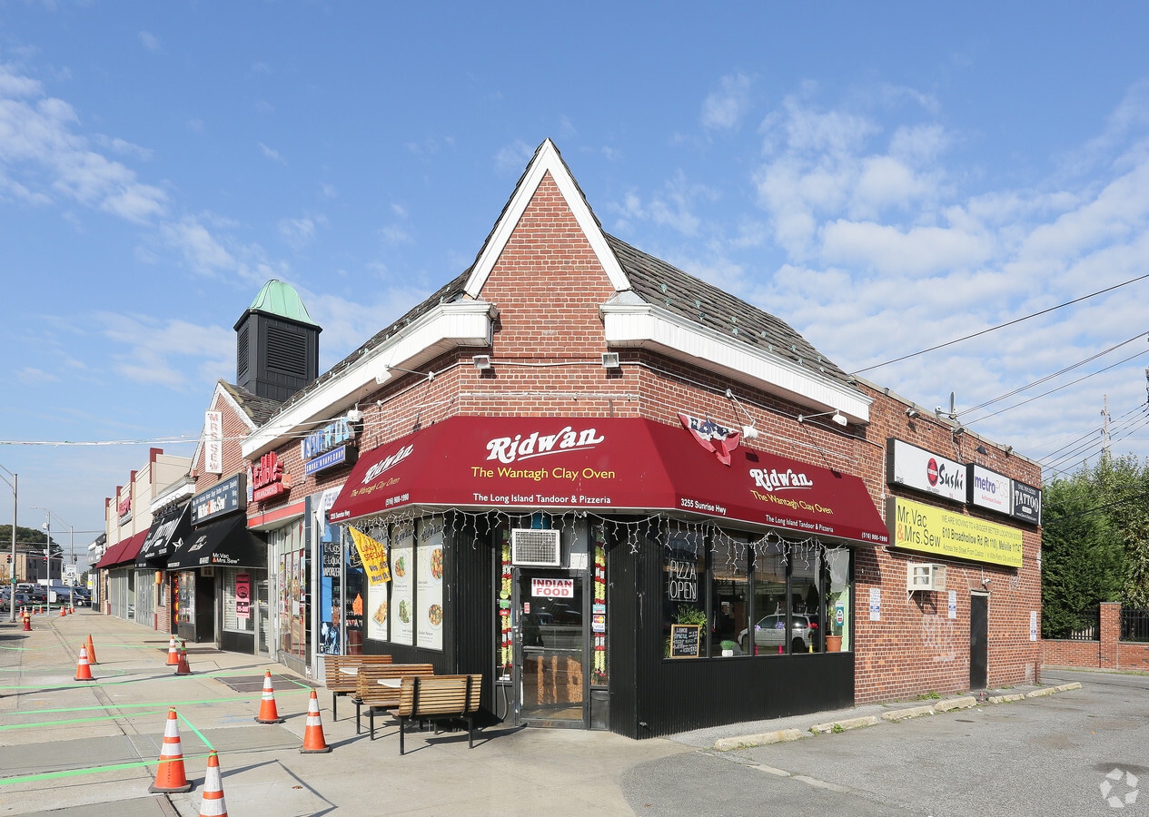 1975 Wantagh Ave, Wantagh, NY 11793