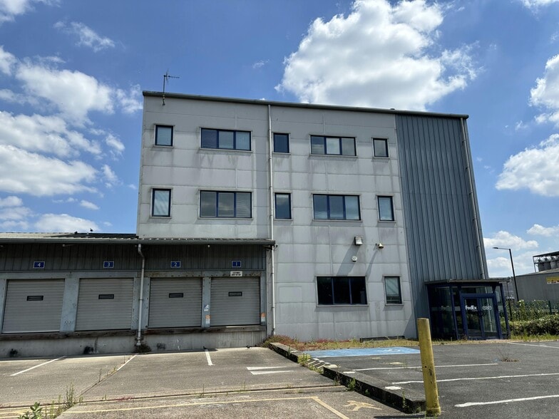 19 Millmarsh Ln, Enfield for lease - Building Photo - Image 2 of 10