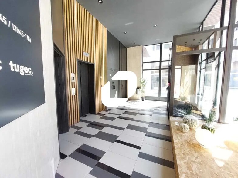 11-17 Rue Joël Le Theule, Montigny-le-Bretonneux for lease - Building Photo - Image 3 of 14