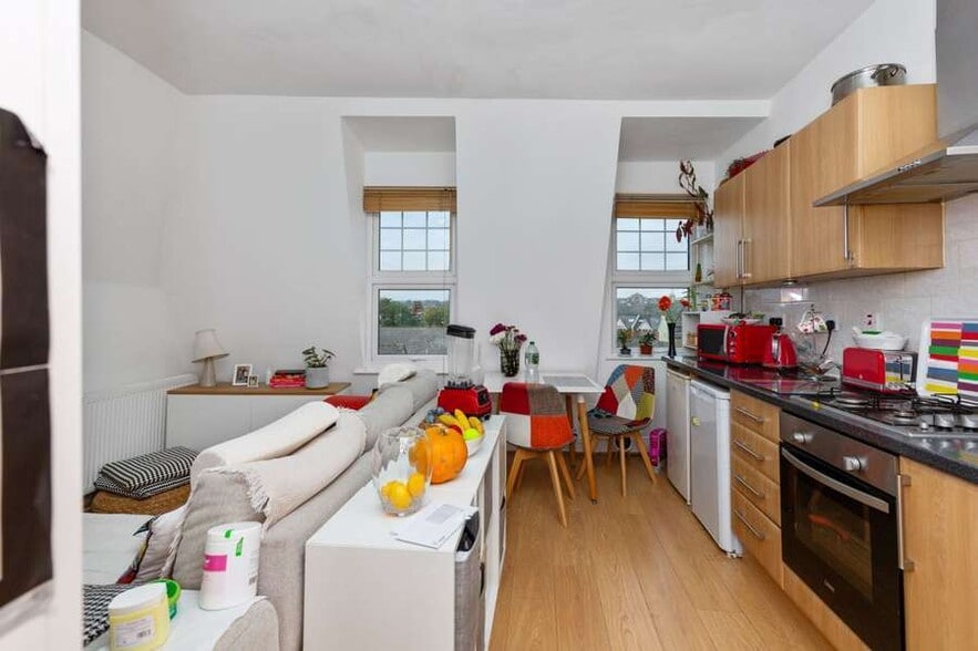 61-63 Tottenham Ln, London for sale - Building Photo - Image 1 of 9